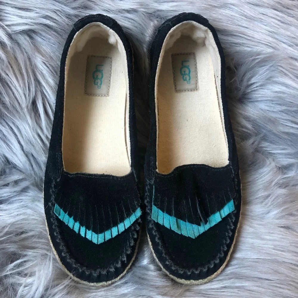 Ugg kid’s boho fringe moccasins in black and teal. Size 13 RARE!